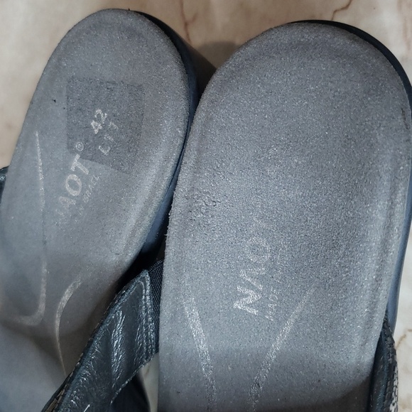 Naot Women's Dark Gray Silver Metallic Slide Sandals Size 11 - Picture 7 of 7